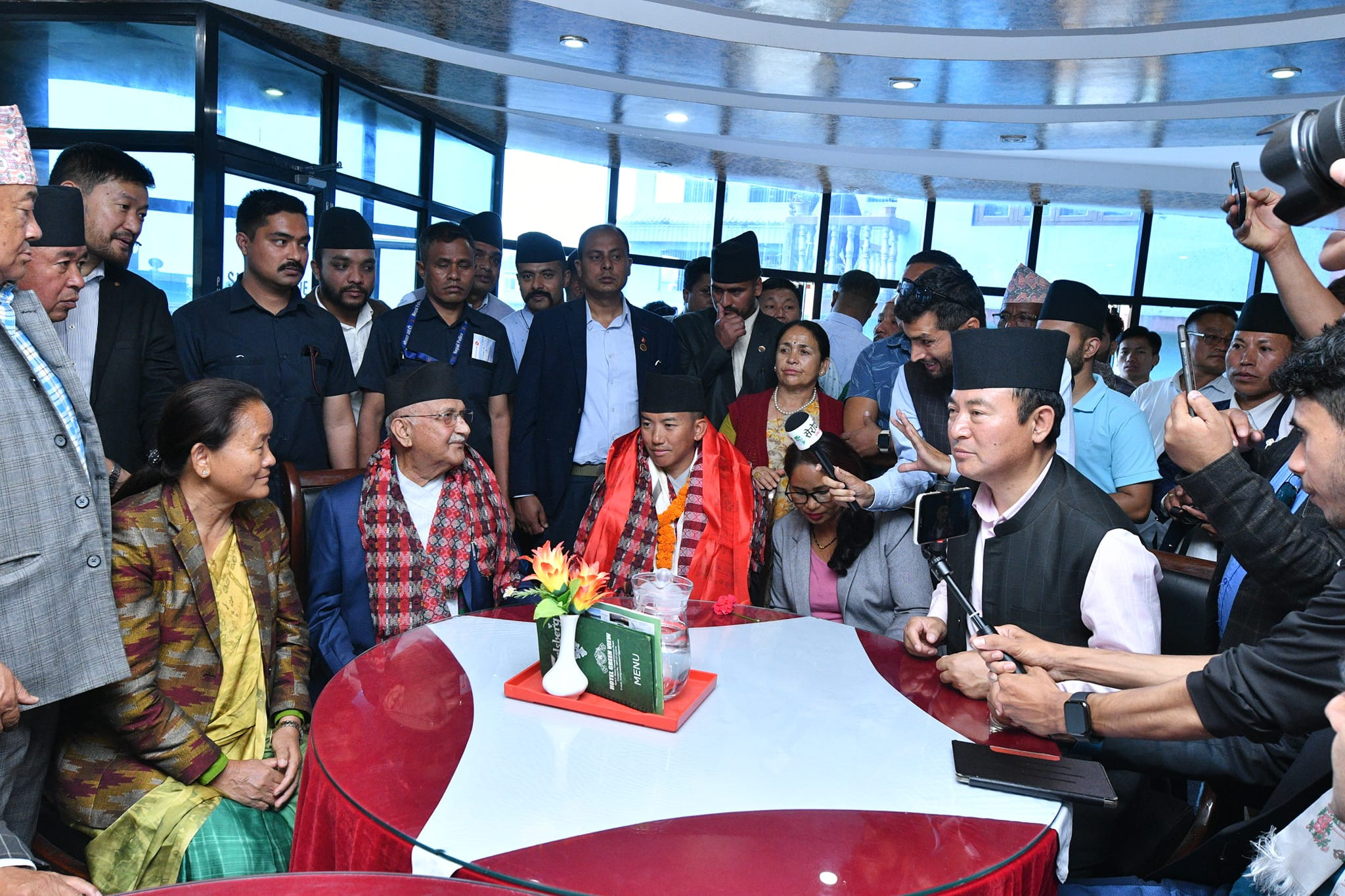 suhang and oli 41714466265.jpg